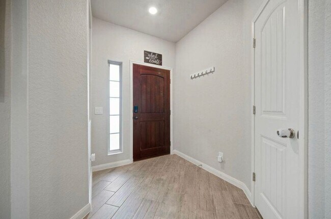 Building Photo - IMPRESSIVE 4 BD/3 BA HOME FOR RENT IN CYPR...