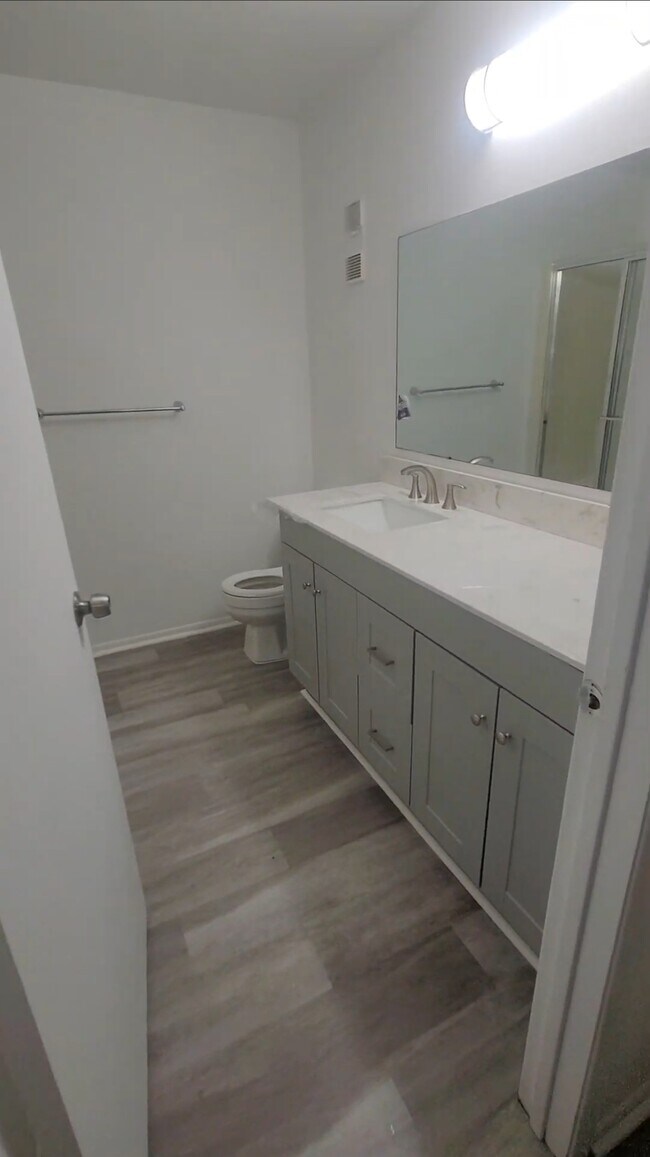 Building Photo - 1303 Morris Ct