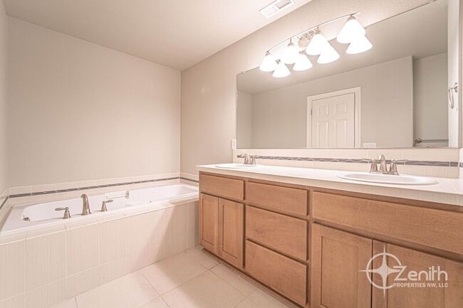 Building Photo - 8108 NE 35th Ave