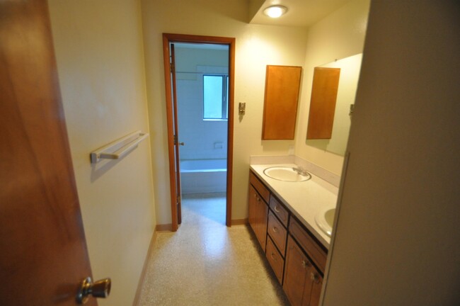 Building Photo - 72562 Ivy Ln