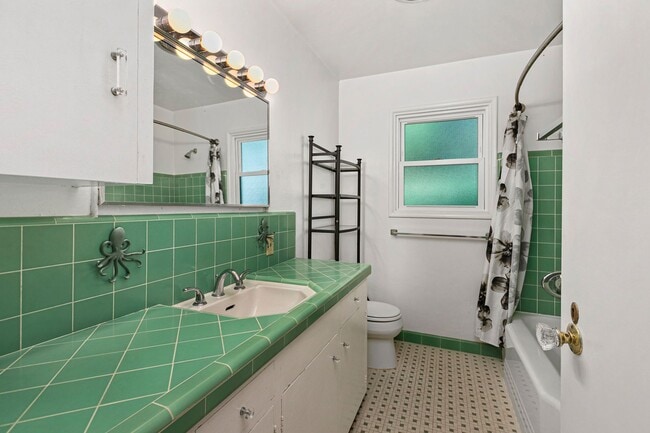 Building Photo - In the heart of the Coronado Village!