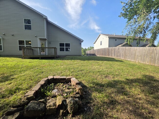 Building Photo - 606 Highland Ridge Dr