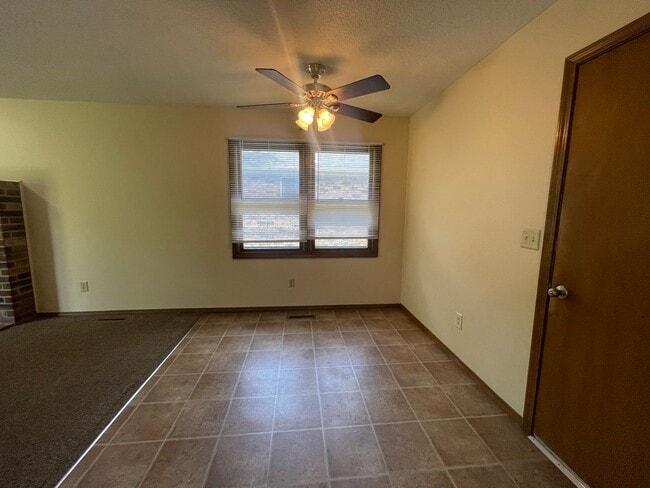 Building Photo - COMING SOON Cozy House 3 bed 2 bath 2 car ...