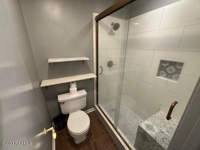 Building Photo - 3 bed, 2 bath townhouse AVAILABLE NOW!!!
