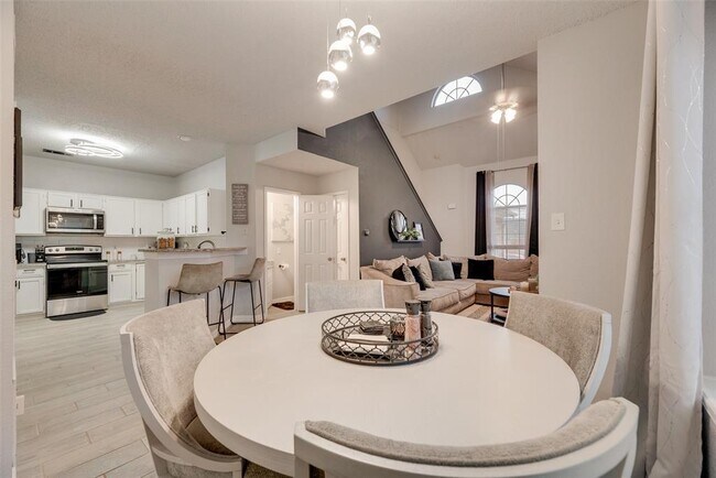 Building Photo - 4477 Sierra Dr