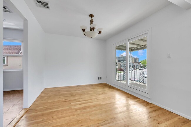Building Photo - 214-17 15th Ave