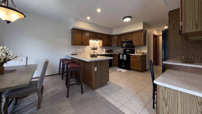 Building Photo - 720 N 16th Ave