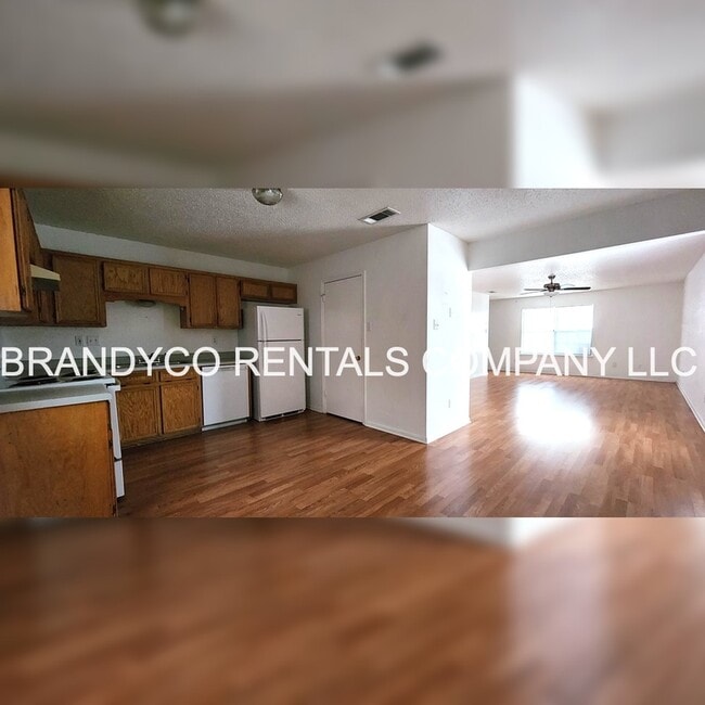 Building Photo - 901 Clairidge Ave