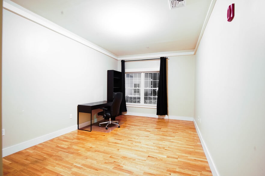 Building Photo - 54 Loomis St