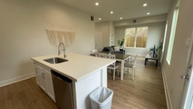 Building Photo - 835E Dorchester St