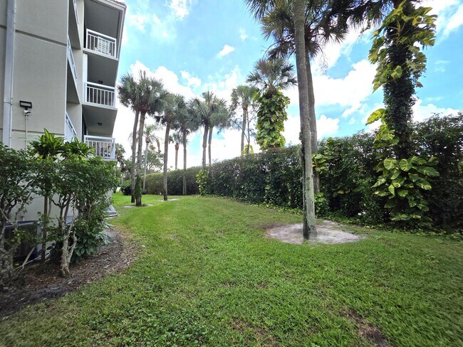 Building Photo - 2721 Village Blvd