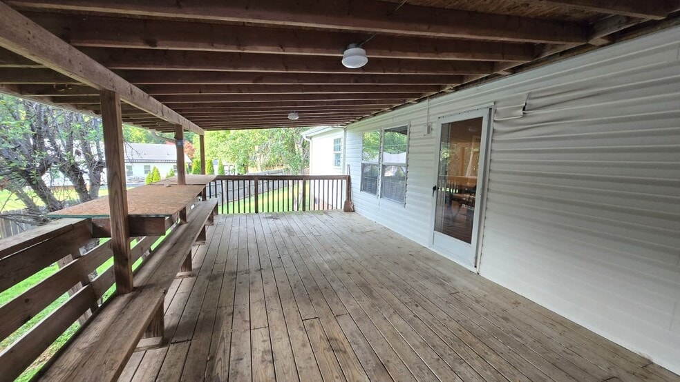 Building Photo - 530 Avent Ferry Rd