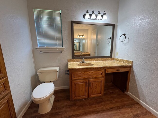 Building Photo - 807 Bass Cir