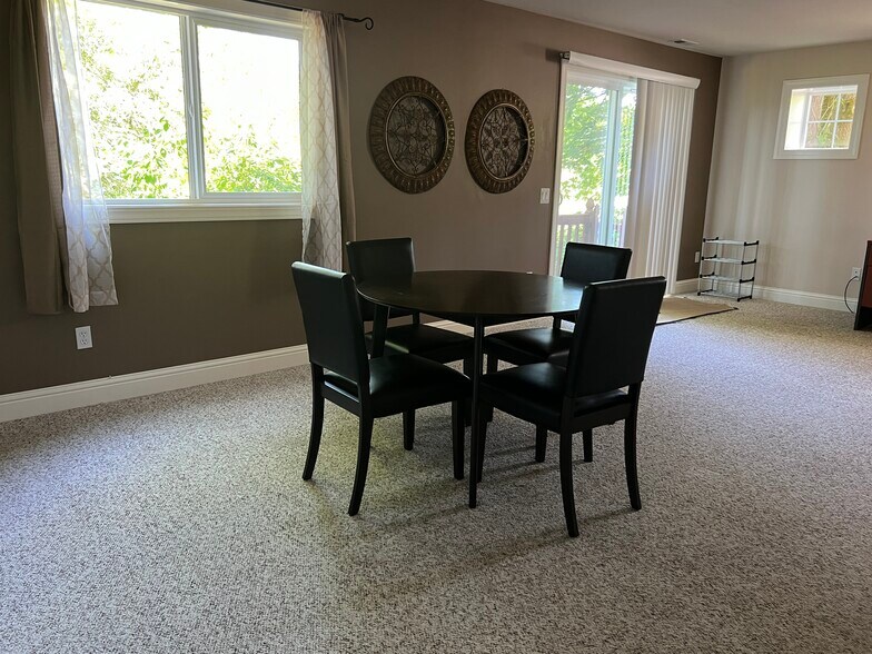 dining area - 16521 124th Ave NE