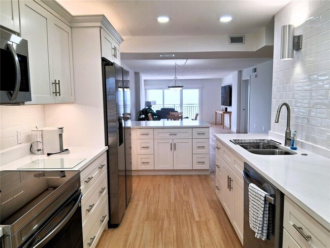 Building Photo - 19 Whispering Sands Dr