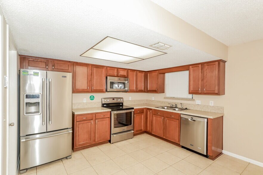 Building Photo - 8424 Bluestem Ct