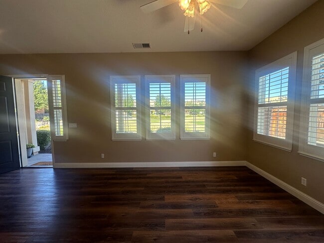 Building Photo - 9456 Vintner Cir