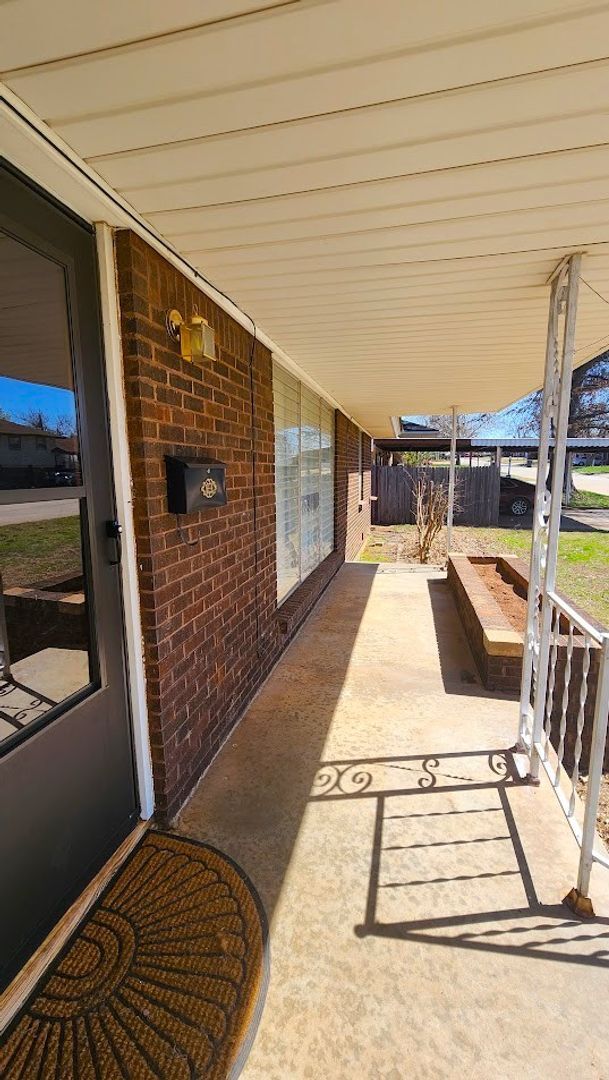 Building Photo - Darling 3 Bed 1.5 Bath 1 Car Garage in the Country Estates Addn Midwest City
