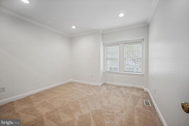 Building Photo - 807 25th St NW