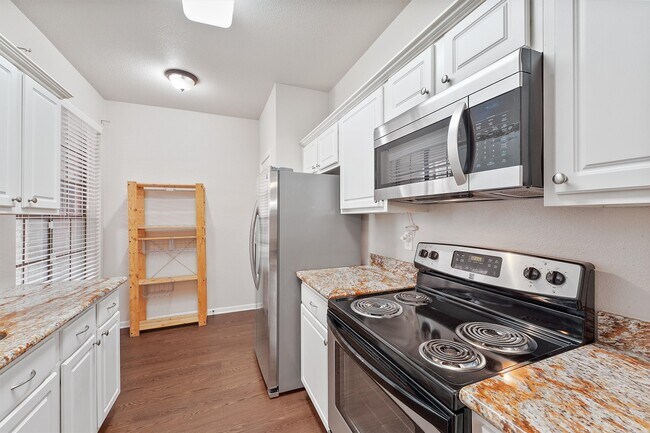 Building Photo - 2255 Braeswood Park Dr