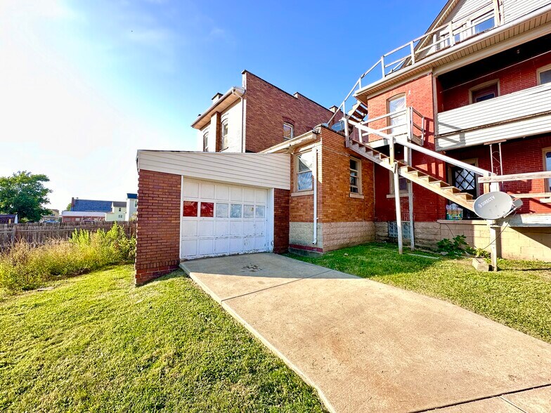 Building Photo - 1326 E Washington St