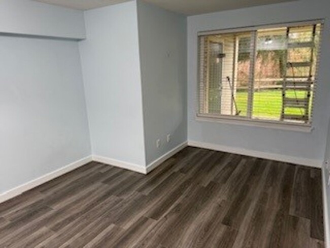 Building Photo - 2 bedroom 2 bath First Floor Condo w/1 Car...
