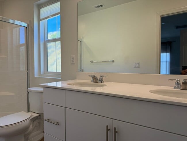 Building Photo - Luxury Townhome 3 level 2 car garage  modern kitchen must see charmer $3350