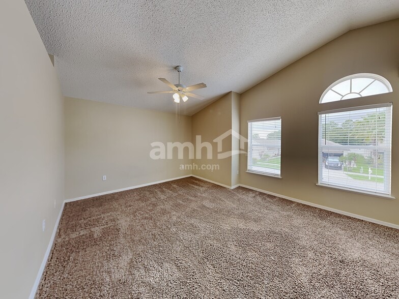 Building Photo - 30500 Birdhouse Dr