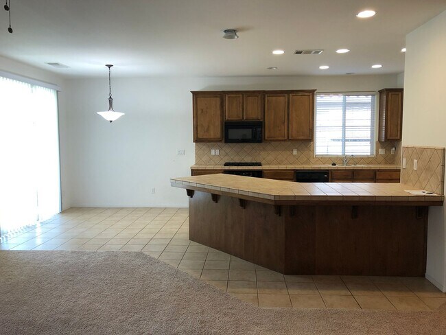 Building Photo - Available Now - Well-Maintained Home for Rent