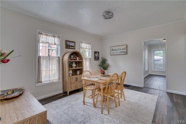 Building Photo - 380 Brainard St