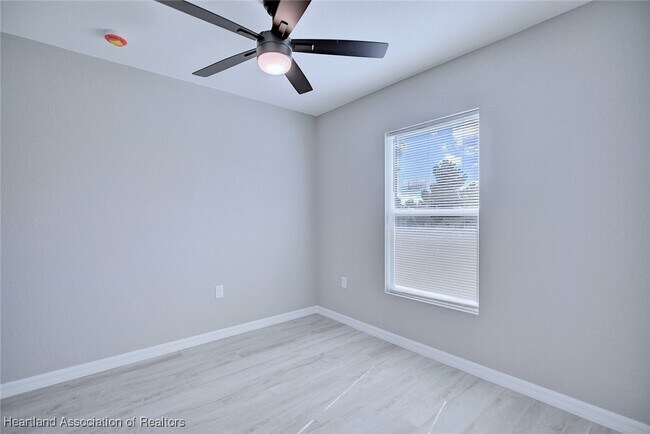 Building Photo - 293 Lincoln Rd NE