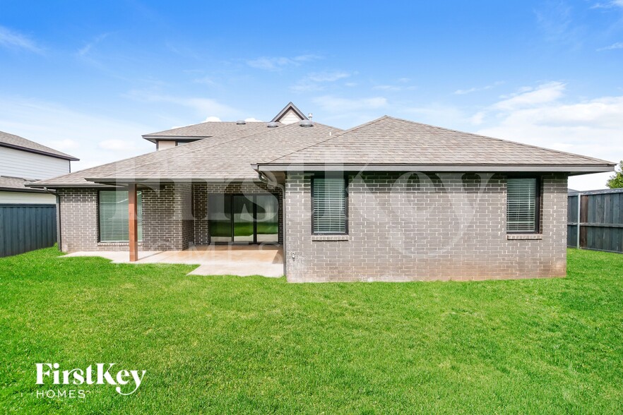 Building Photo - 15940 Aparados Wy