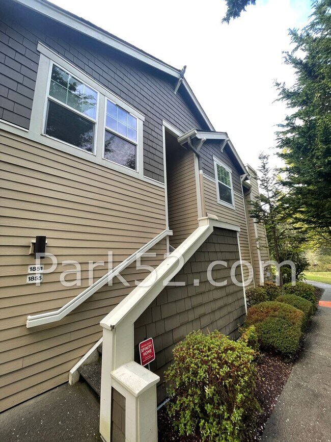 Building Photo - 3 Bedroom Condo in DuPont