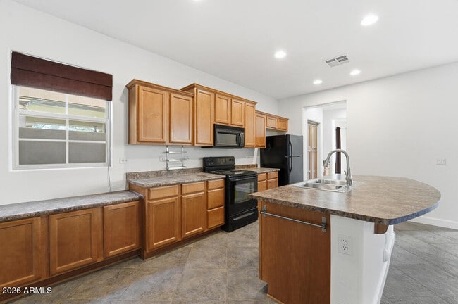 Building Photo - 15391 W Dreyfus St