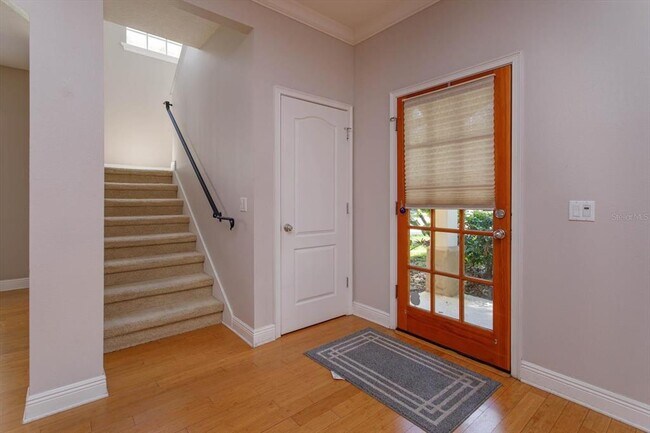 Building Photo - 832 Ellwood Ave