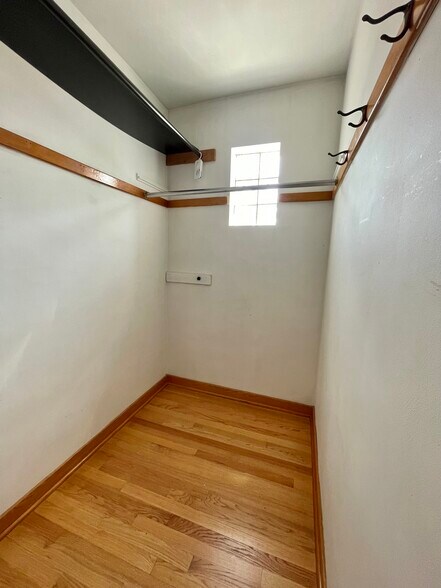 Building Photo - 5735 S Meade Ave