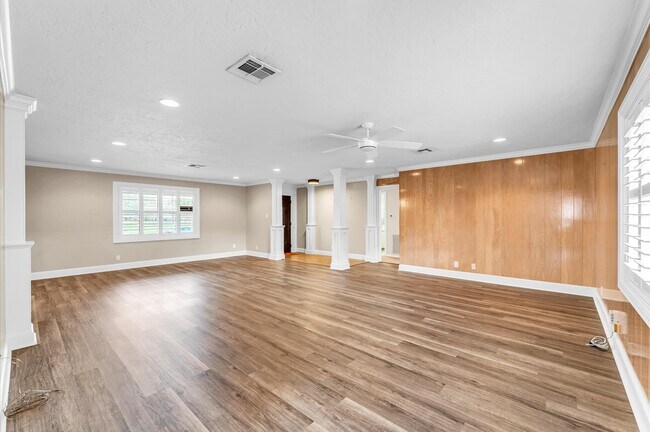 Building Photo - 6327 Wynnwood Ln