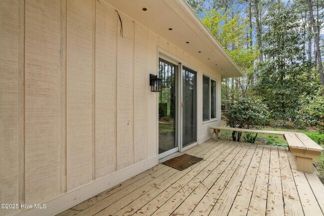 Building Photo - 185 Pine Ridge Dr