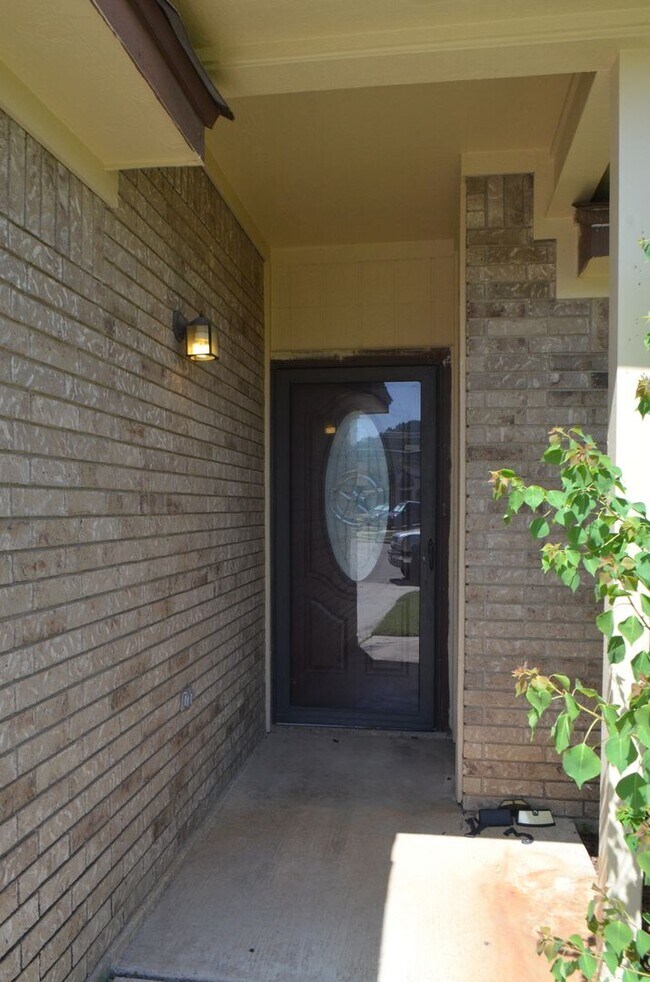 Building Photo - 113 Lariat Cir