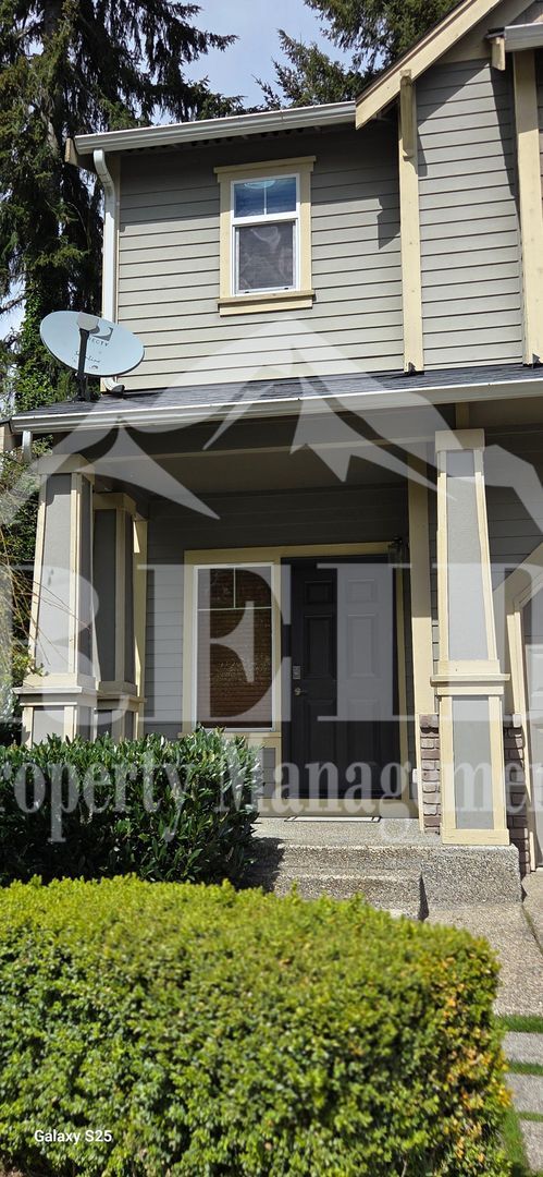 Building Photo - Central Valley Area - 2 Story Townhome 3Bed 2.5Bath