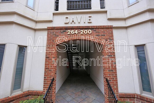 Building Photo - 256 E Davie St