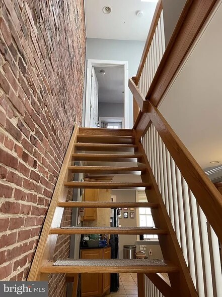 Building Photo - 520 S Curley St