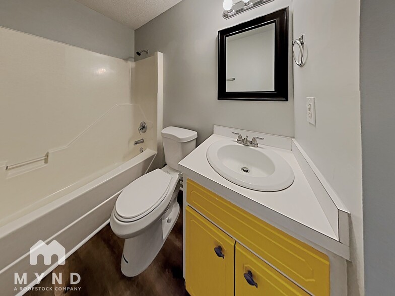Building Photo - 117 Creekstone Dr