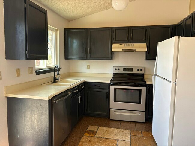 Building Photo - 20000 E Wagontrail Dr