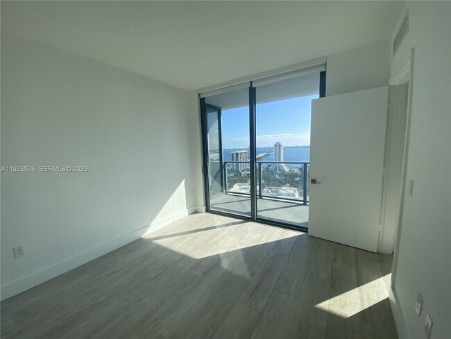 Building Photo - 121 NE 34th St