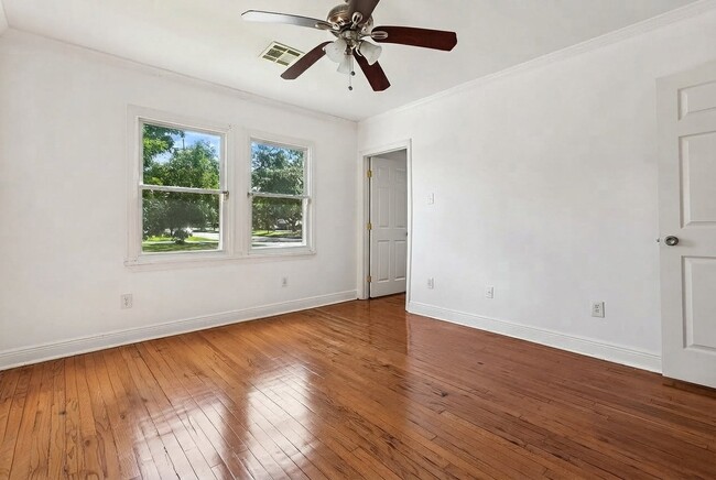 Building Photo - 2135 Mirabeau Ave