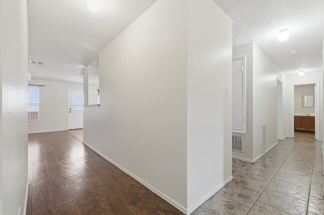 Building Photo - 1452 Hickory Creek Ln