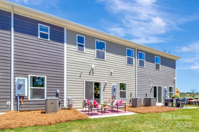 Building Photo - 747 Lock Haven Dr NW