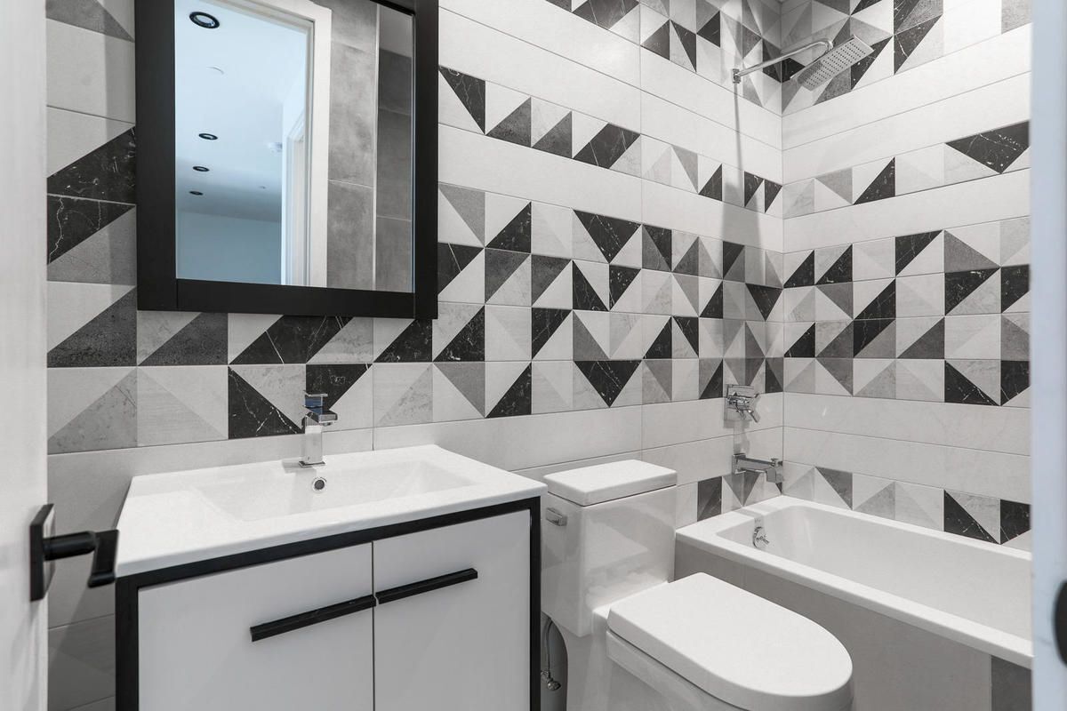 Building Photo - 301 Broadway