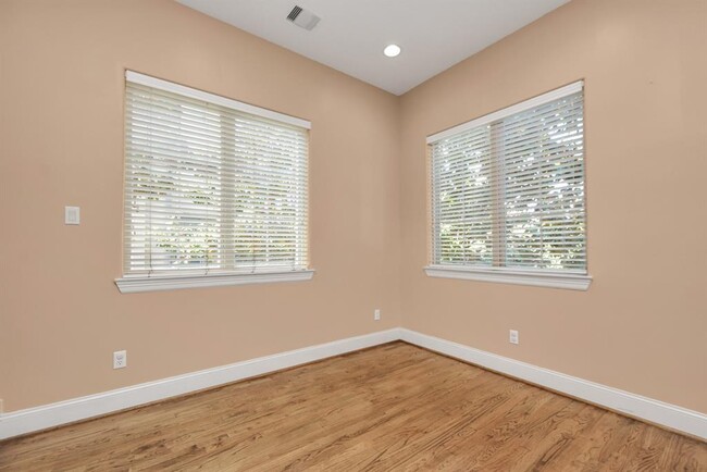 Building Photo - 2918 Leeland St